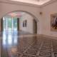 Superiamo l�ampio e luminoso salone centrale, abbellito con moderne tele di Carlo Fusca...
